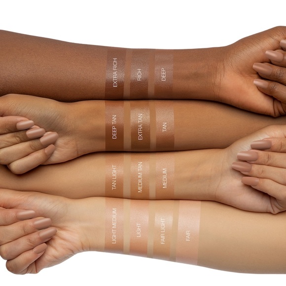 Huda Beauty Glowish Skin Tint - Picture 4 of 5